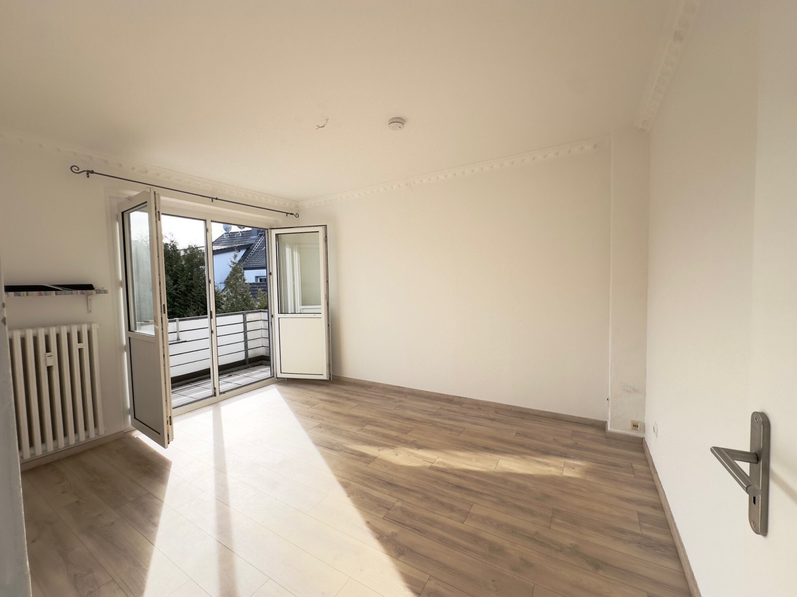2.5- Zimmer-Mietwohnung mit Balkon und Gartenmitbenutzung
