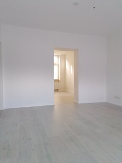 Blick vom Wohnzimmer ins Esszimmer Blick vom Wohnzimmer ins Esszimmer