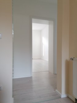 Blick von der Küche aus ins Schlafzimmer Nr.2/Büro Blick von der Küche aus ins Schlafzimmer Nr.2/Büro