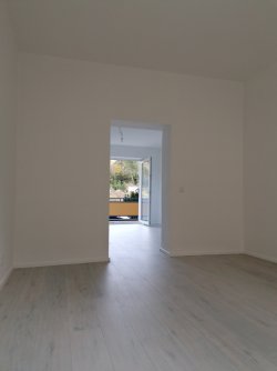 Blick vom Esszimmer ins Wohnzimmer Blick vom Esszimmer ins Wohnzimmer
