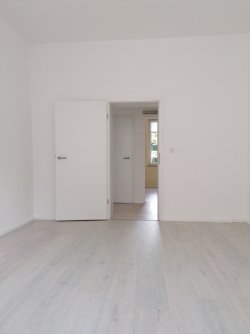Blick vom Schlafzimmer Nr. 2 Richtung Diele/Küche Blick vom Schlafzimmer Nr. 2 Richtung Diele/Küche