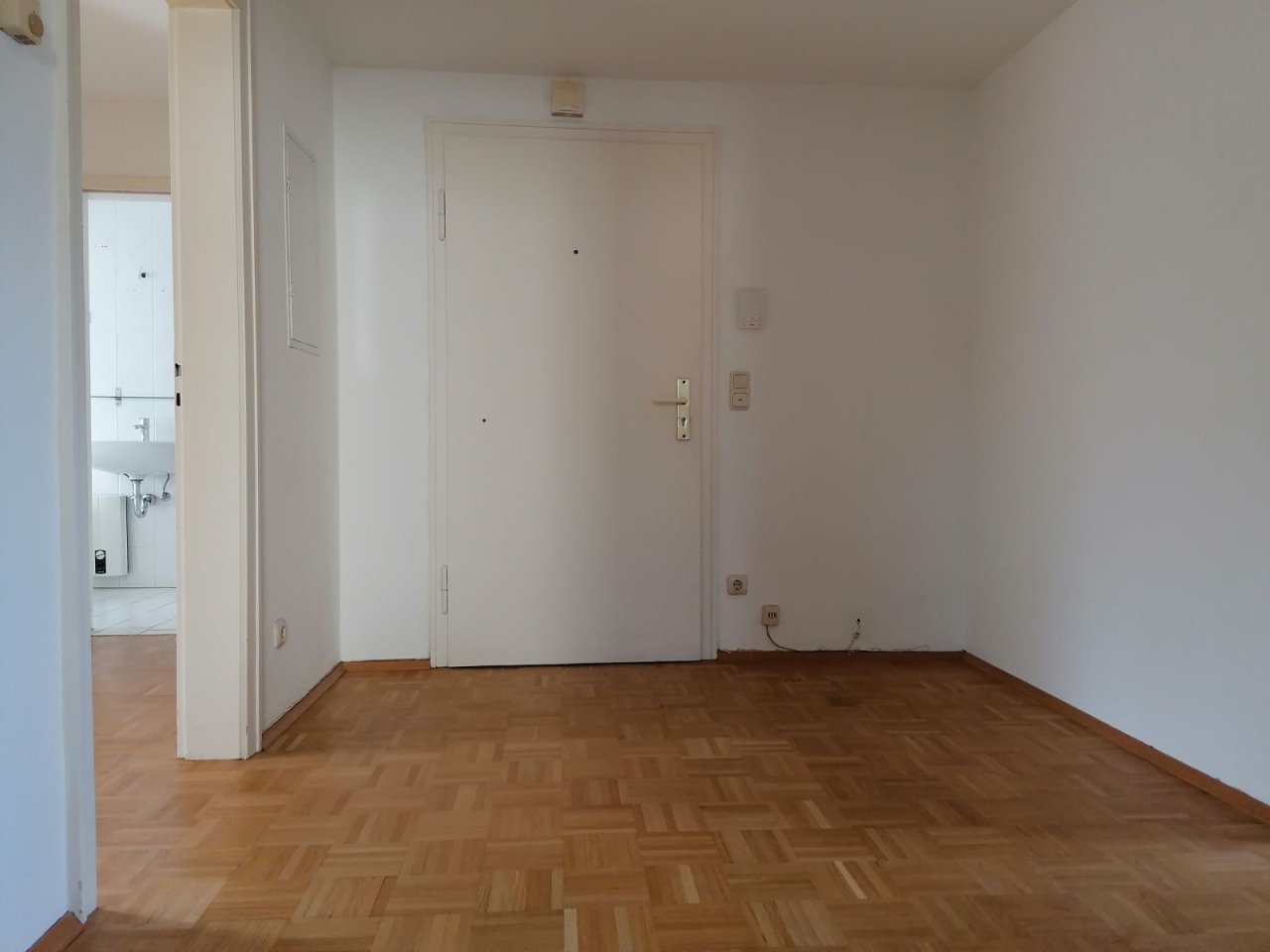 Blick Richtung Wohnungstür Blick Richtung Wohnungstür