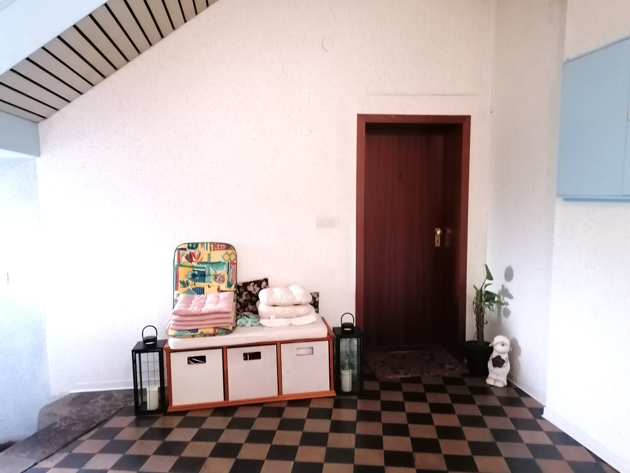 Blick zur Wohnung im EG-rechts Blick zur Wohnung im EG-rechts