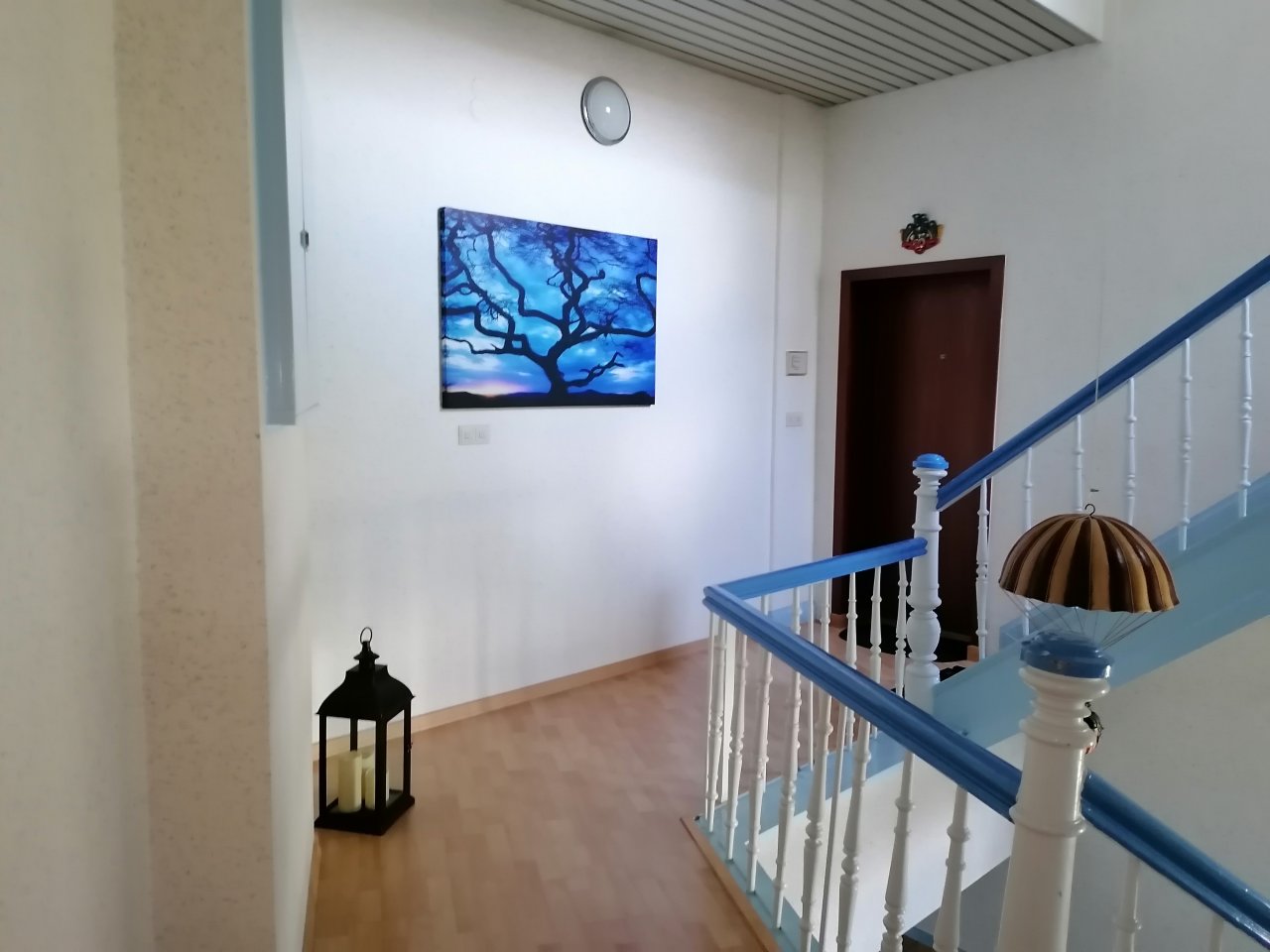Blick Richtung 1.OG links Wohnungseingangstür Blick Richtung 1.OG links Wohnungseingangstür