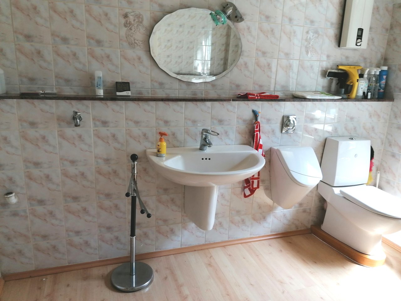 1.OG-links Badezimmer 1.OG-links Badezimmer