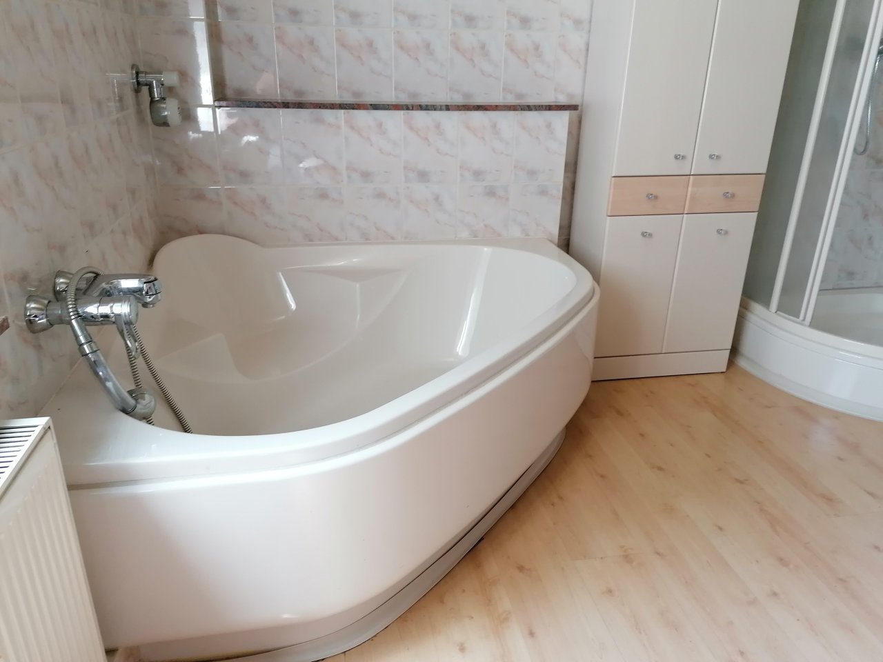 1.OG-links Badezimmer 1.OG-links Badezimmer