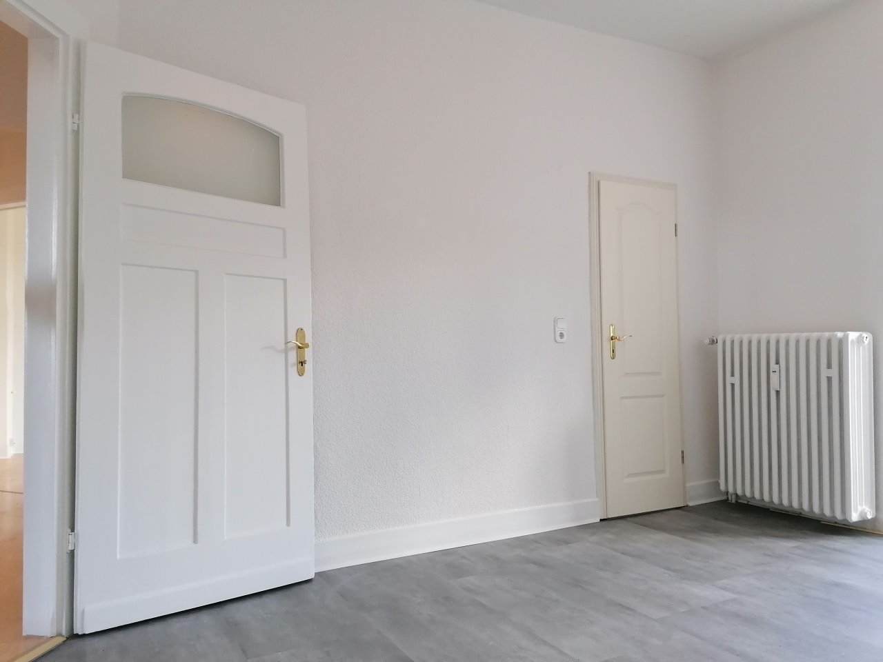 Wohnzimmer Blick Richtung Badezimmer 1 Wohnzimmer Blick Richtung Badezimmer 1