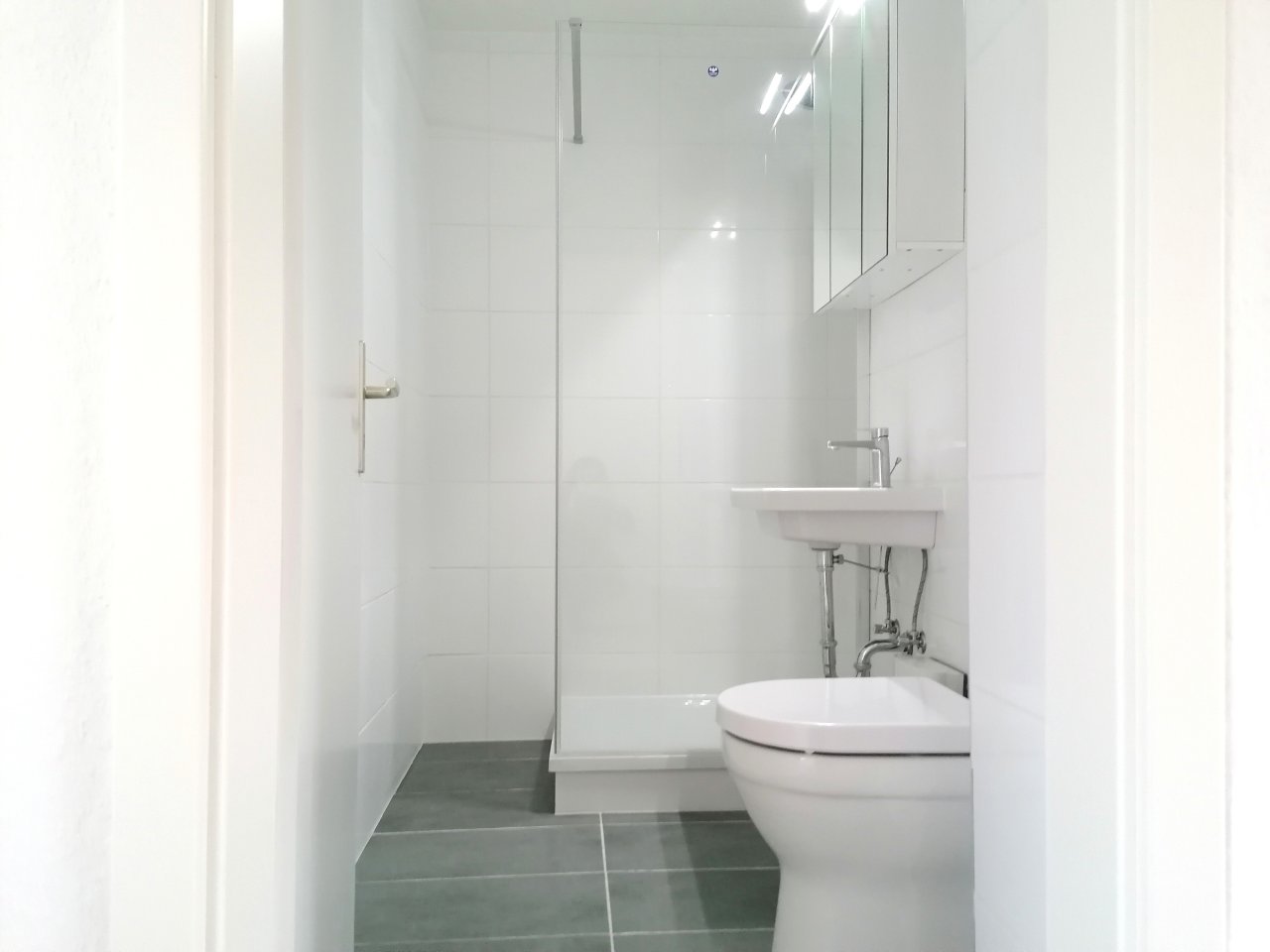 Frisch modernisiertes Badezimmer Frisch modernisiertes Badezimmer