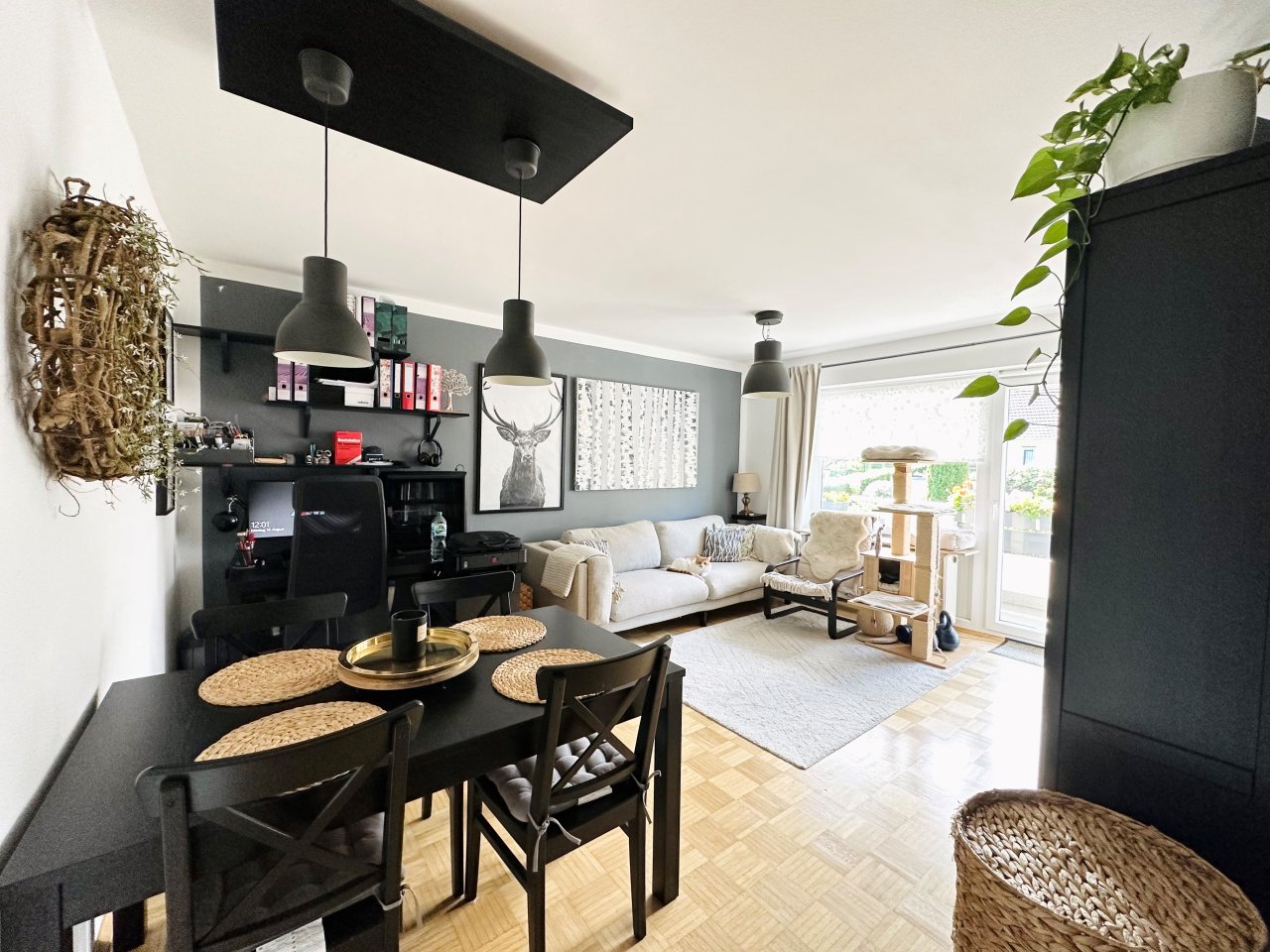 Wohn-Esszimmer mit Loggia Wohn-Esszimmer mit Loggia