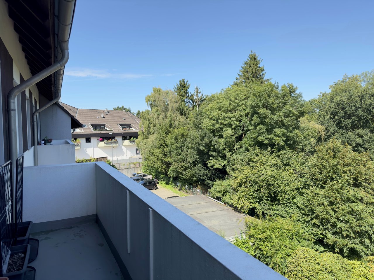 Balkon hinten -Schlafzimmer Balkon hinten -Schlafzimmer