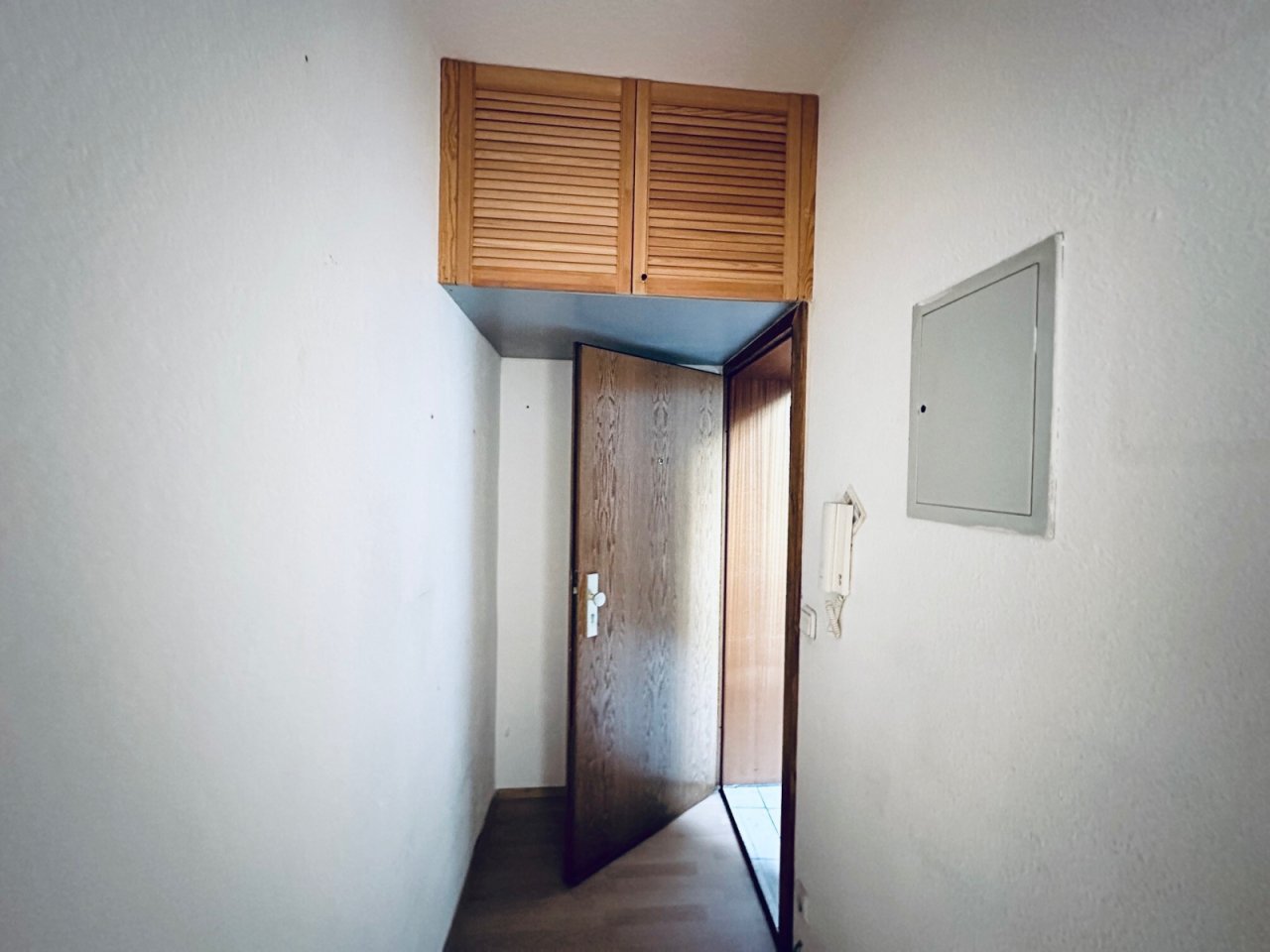 Blick zum Wohnungsausgang Blick zum Wohnungsausgang