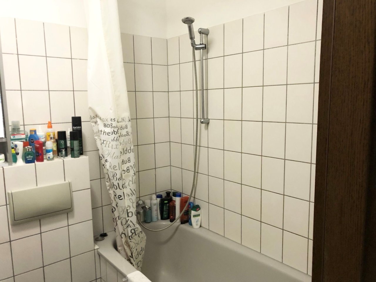 Badezimmer mit Badewanne Badezimmer mit Badewanne