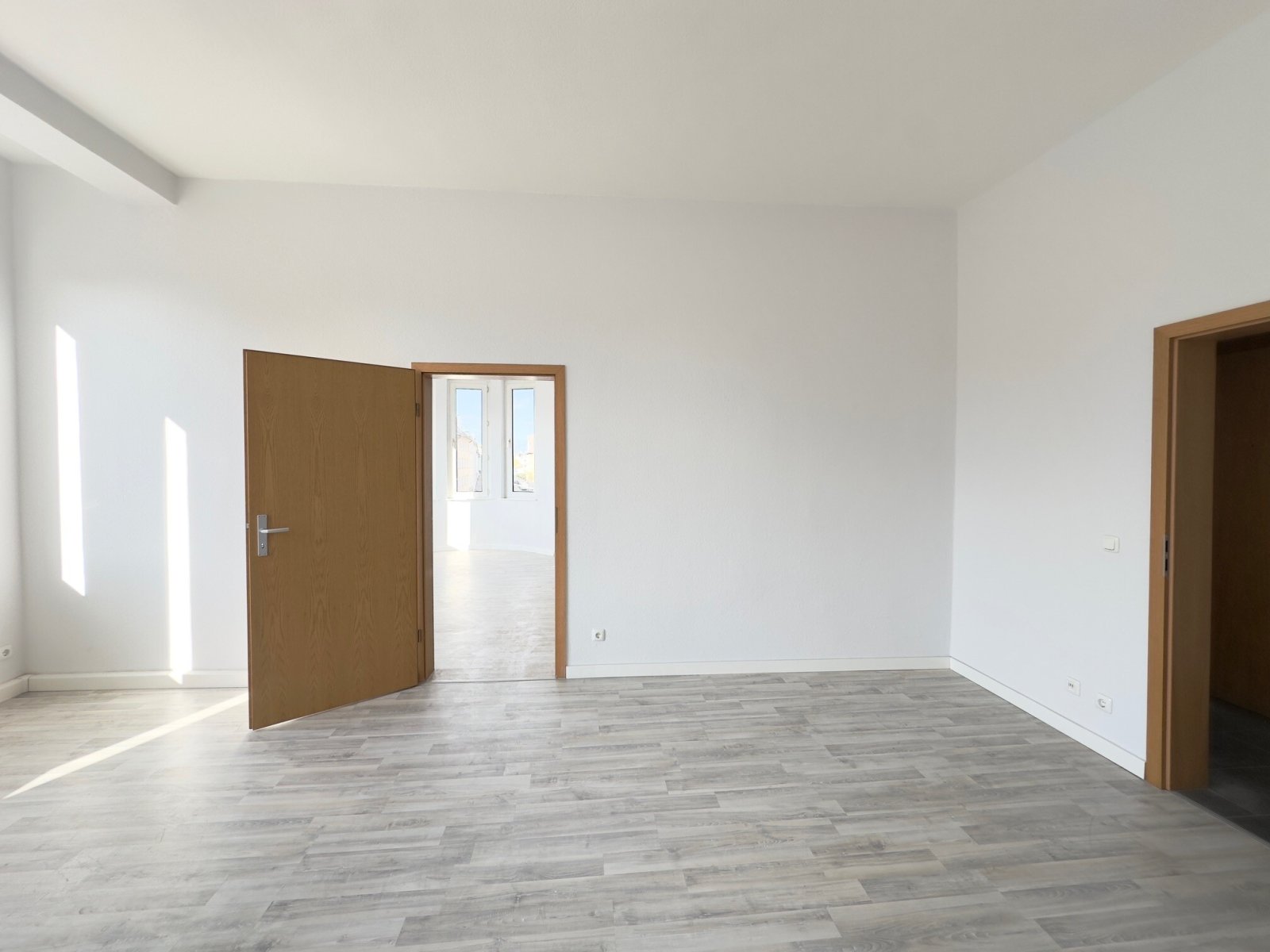 Wohnzimmer Blick Richtung Erkerzimmer Wohnzimmer Blick Richtung Erkerzimmer