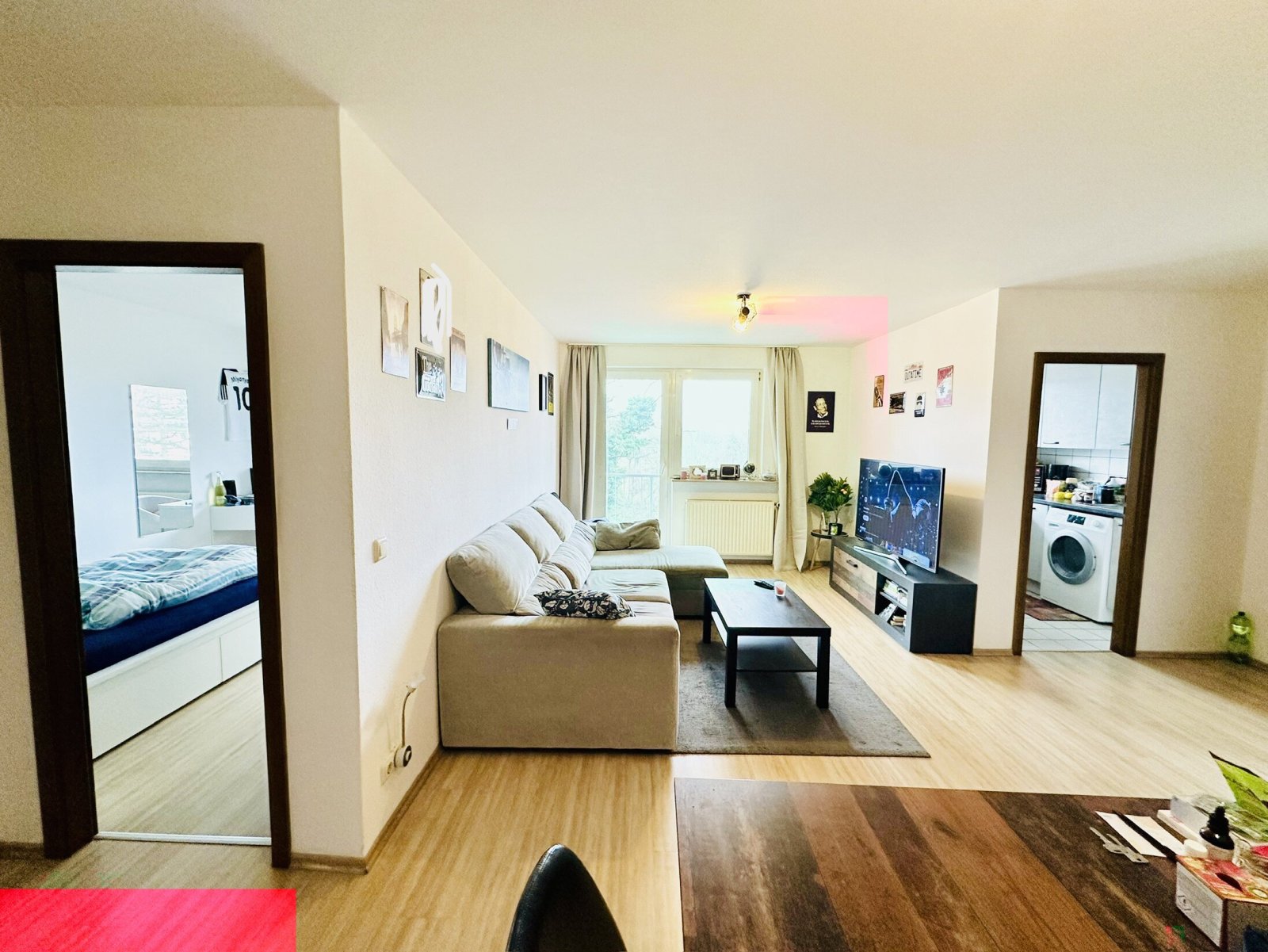 Wohn-/Esszimmer mit Balkonzugang Wohn-/Esszimmer mit Balkonzugang