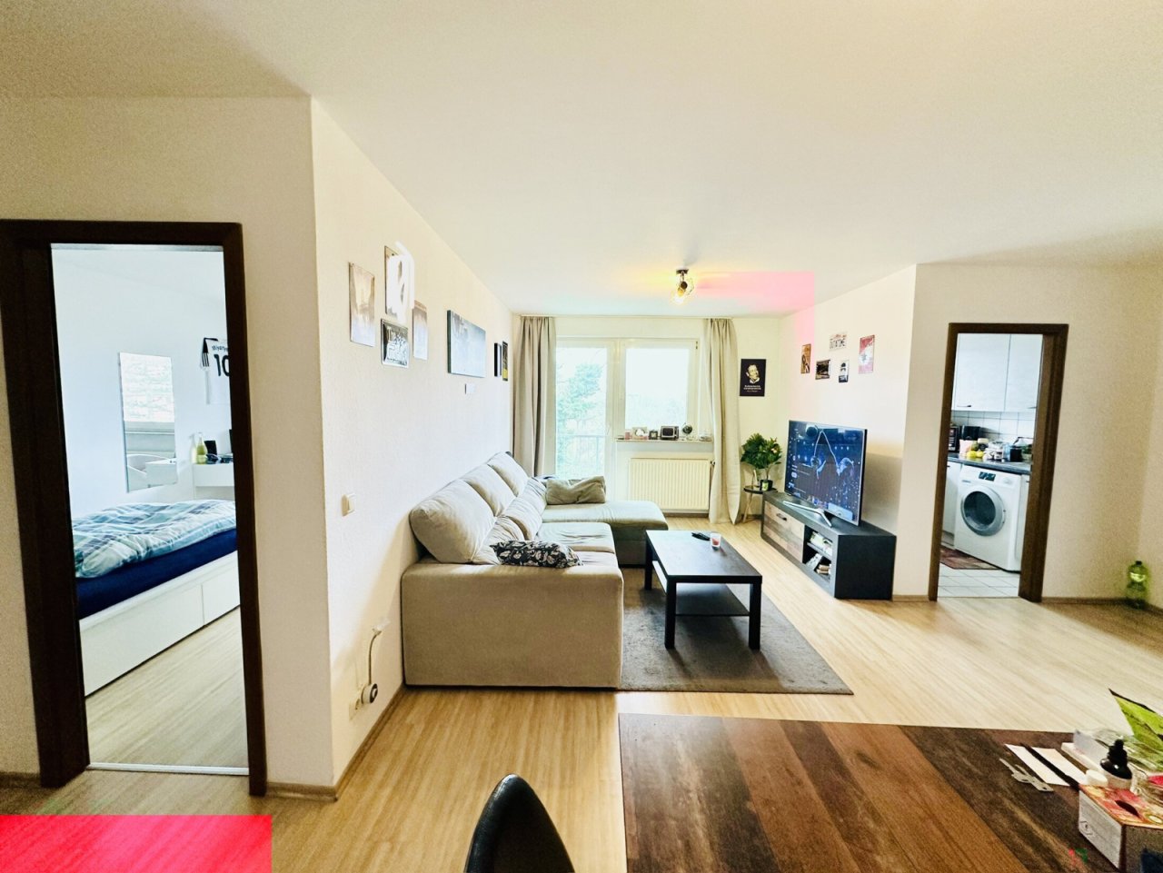 Wohn-/Esszimmer mit Balkonzugang Wohn-/Esszimmer mit Balkonzugang